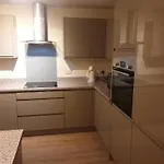 House - Sleeps 5 - Pets Ok - Parking - Garden