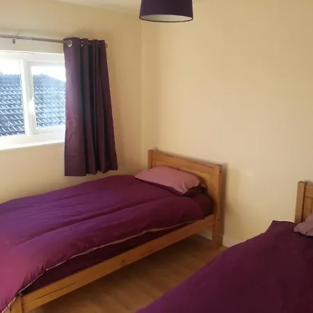 Immaculate 3-bed House In With Fast Wifi