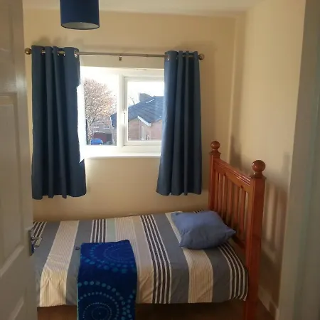 House - Sleeps 5 - Pets Ok - Parking - Garden *
