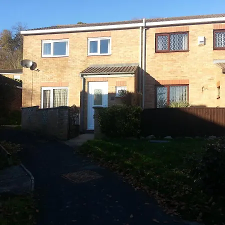 Immaculate 3-bed House In With Fast Wifi Holiday home