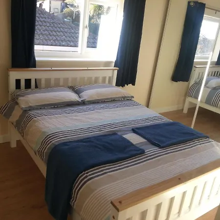 Immaculate 3-bed House In With Fast Wifi Bristol