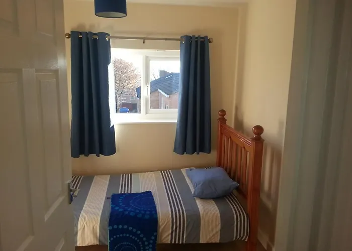 House - Sleeps 5 - Pets Ok - Parking - Garden *