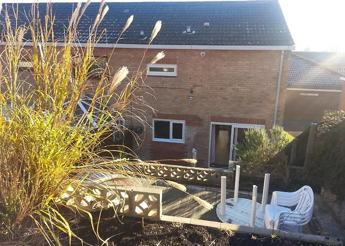 Semesterbostad House - Sleeps 5 - Pets Ok - Parking - Garden