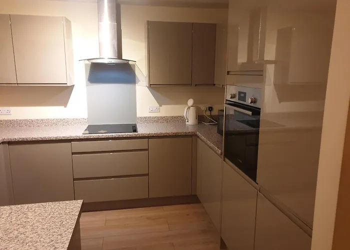 House - Sleeps 5 - Pets Ok - Parking - Garden